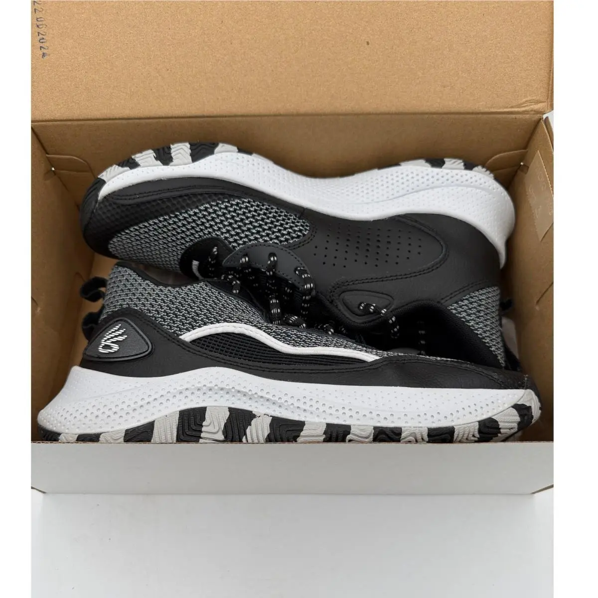 Under Armour shoes - Curry 3Z 24 - Curry - Black 4