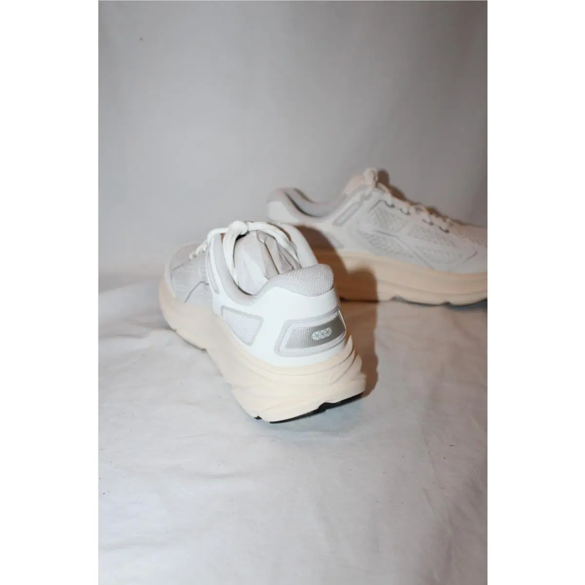 Hoka shoes - White 4