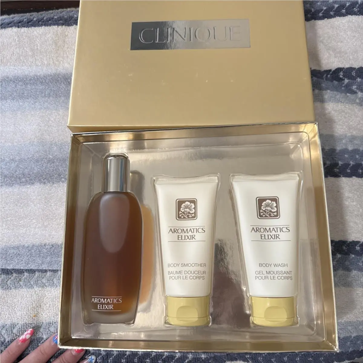 Clinique Aromatics Elixir 3 Piece Set. 3.4 oz Spray 2.5 oz Smoother and Wash