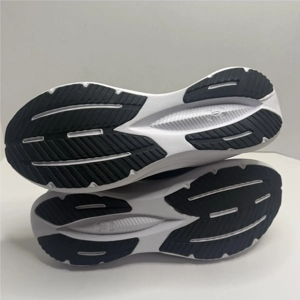 Under Armour shoes - Assert 11 - Assert - White 5