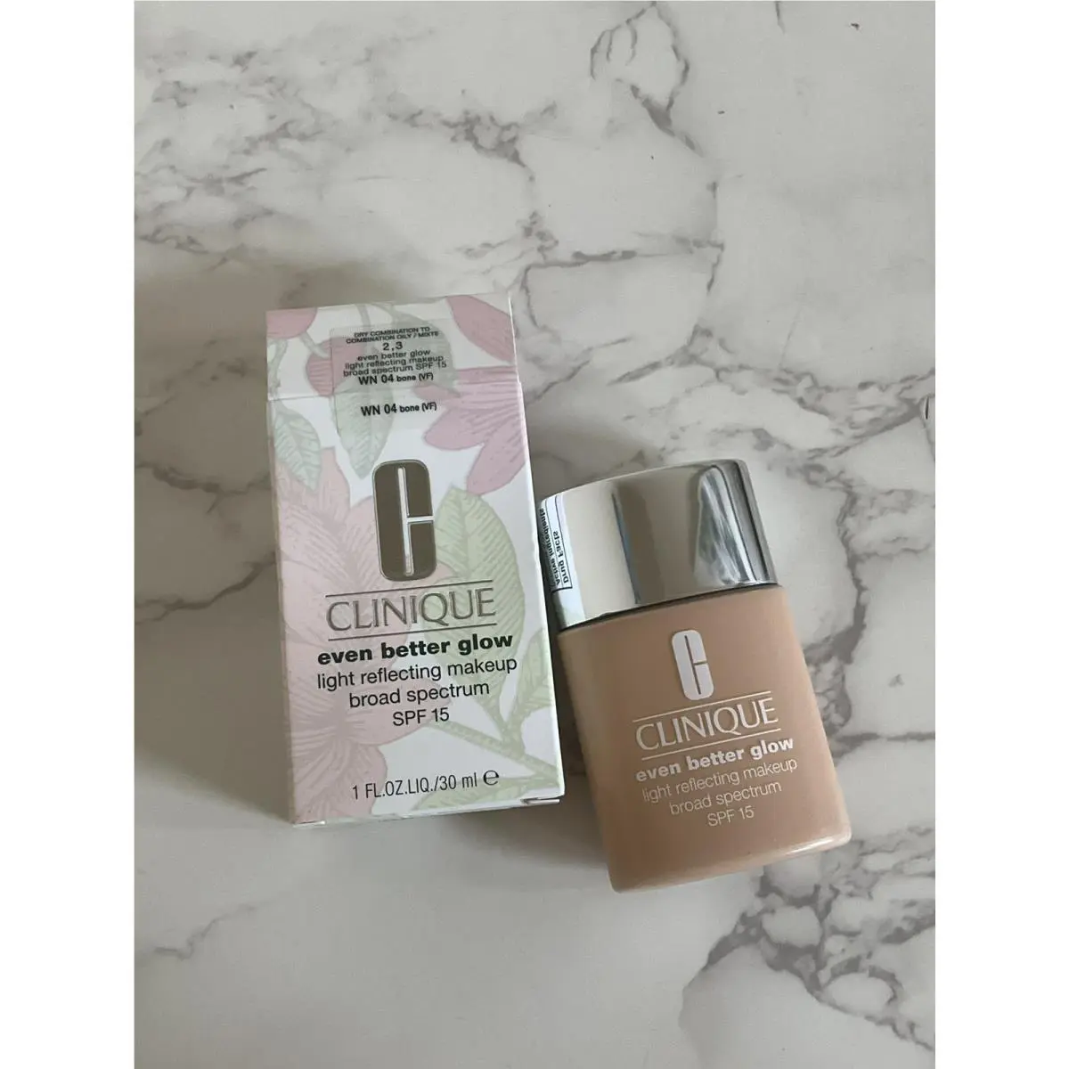 Clinique Even Better Glow Spf 15 Light Reflecting Make Up WN 04 Bone 1 oz