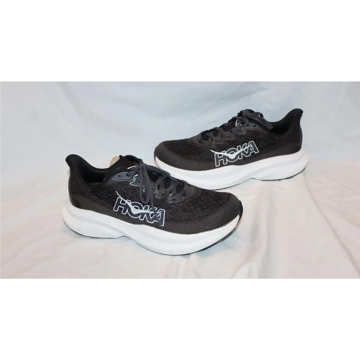 Hoka One Women`s Mach 6 Running Sneakers Bwht Black White SZ 10