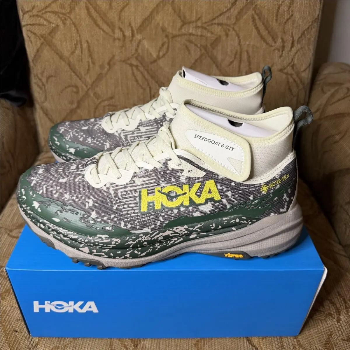 Hoka One Speedgoat 6 Mid Gtx Men`s US Size 11.5D Truffle Salt / Cement 1155152