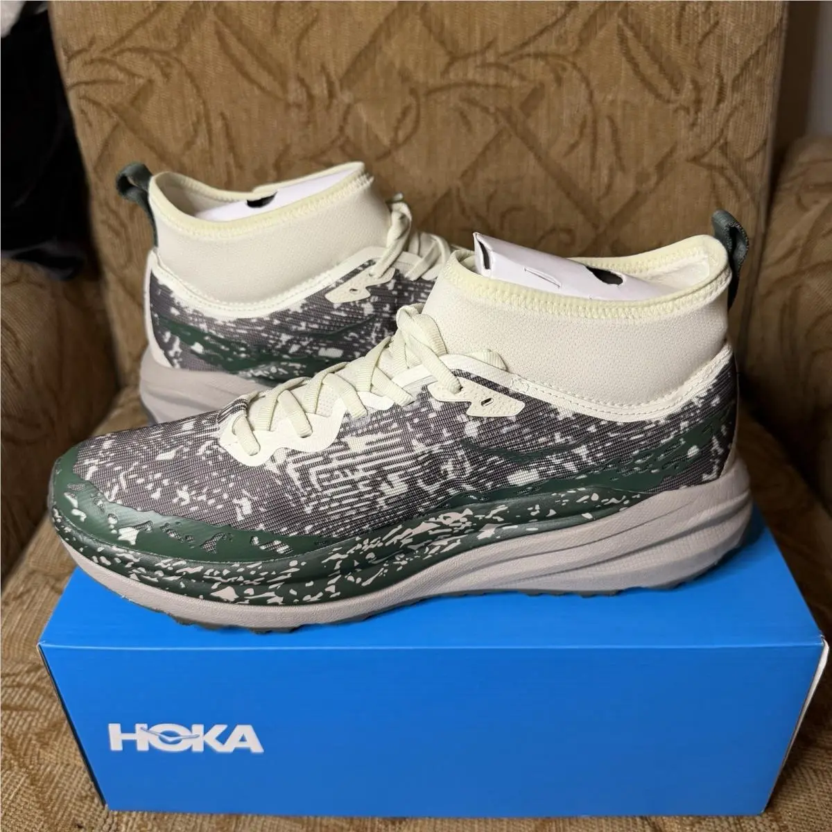 Hoka shoes - Hoka One One Speedgoat 6 Mid GTX - 1155152-TRFF - Truffle Salt / Cement 1
