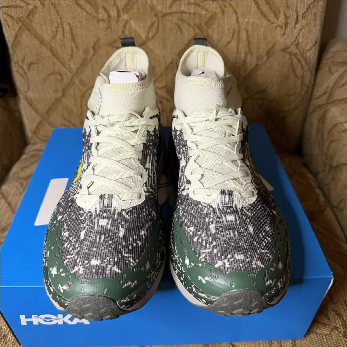 Hoka shoes - Hoka One One Speedgoat 6 Mid GTX - 1155152-TRFF - Truffle Salt / Cement 2