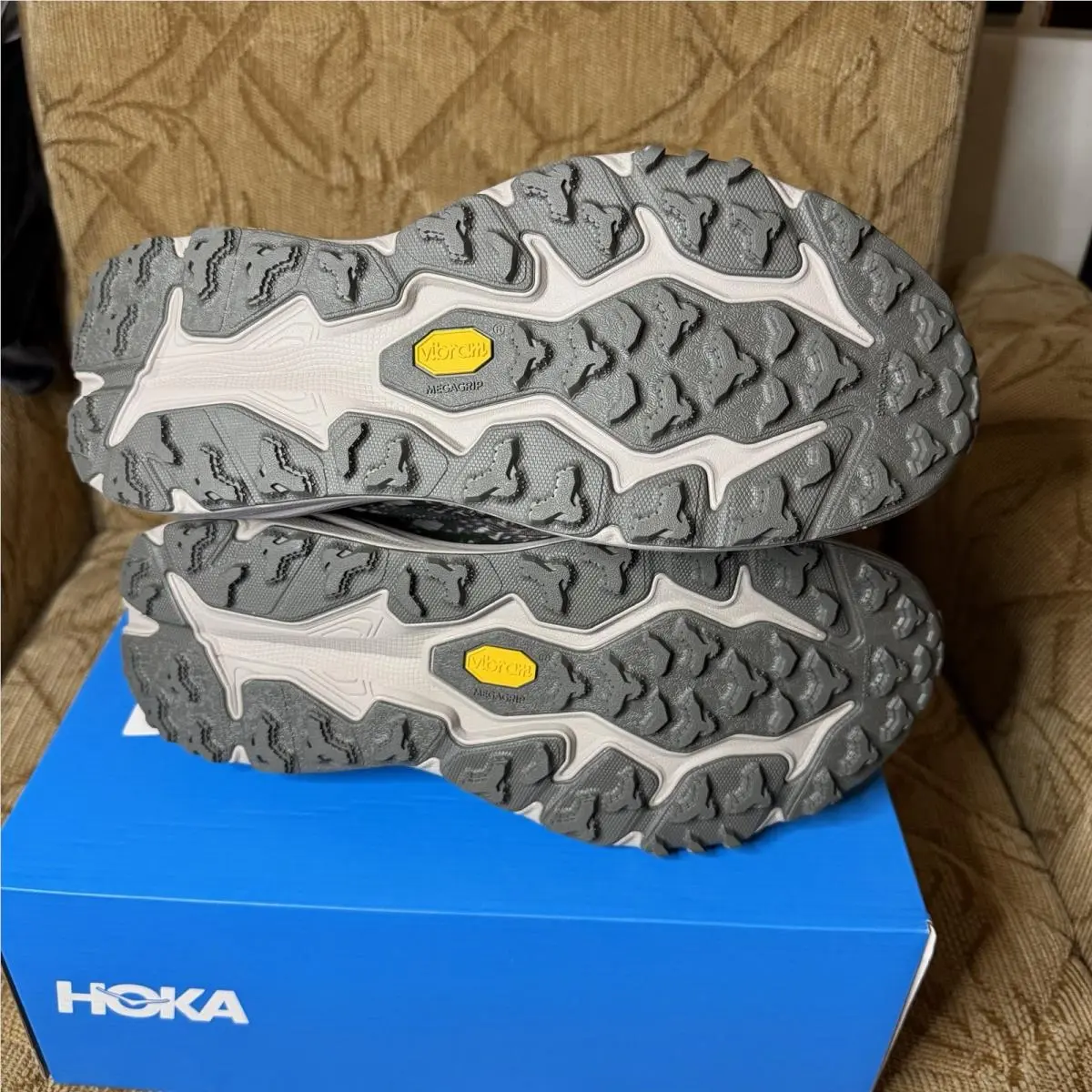 Hoka shoes - Hoka One One Speedgoat 6 Mid GTX - 1155152-TRFF - Truffle Salt / Cement 4