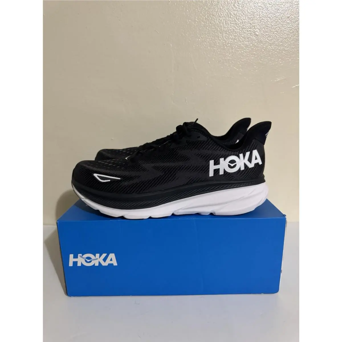 Hoka shoes - Hoka One One Clifton 9 - Black / White 8