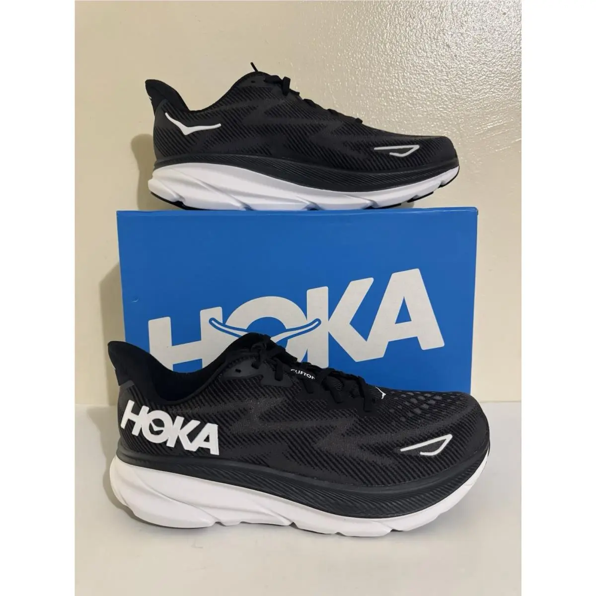 Hoka shoes - Hoka One One Clifton 9 - Black / White 11