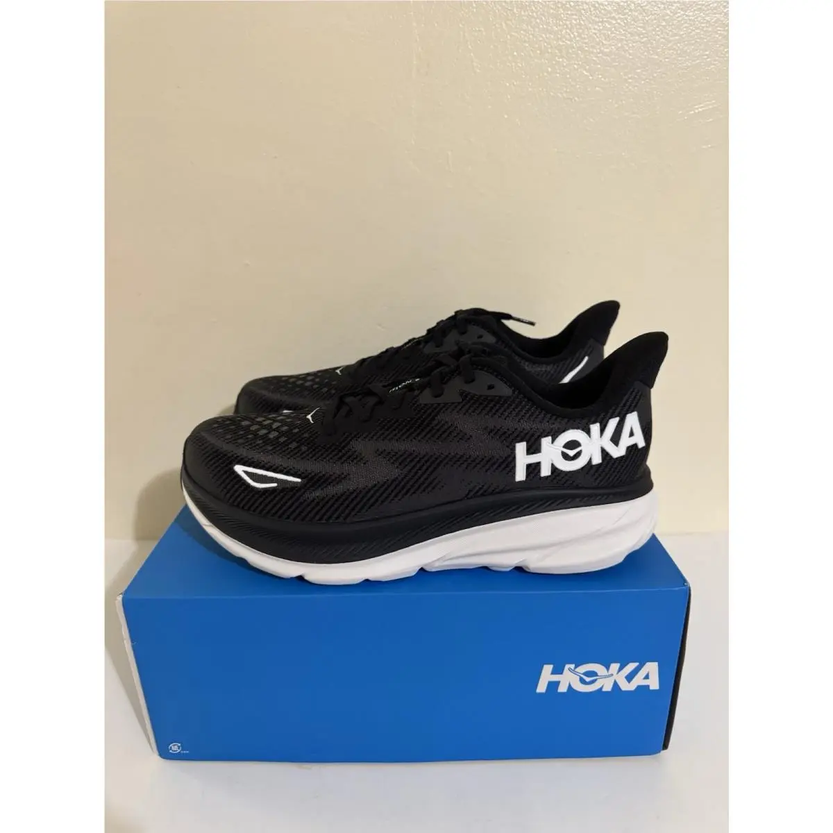 Hoka shoes - Hoka One One Clifton 9 - Black / White 2