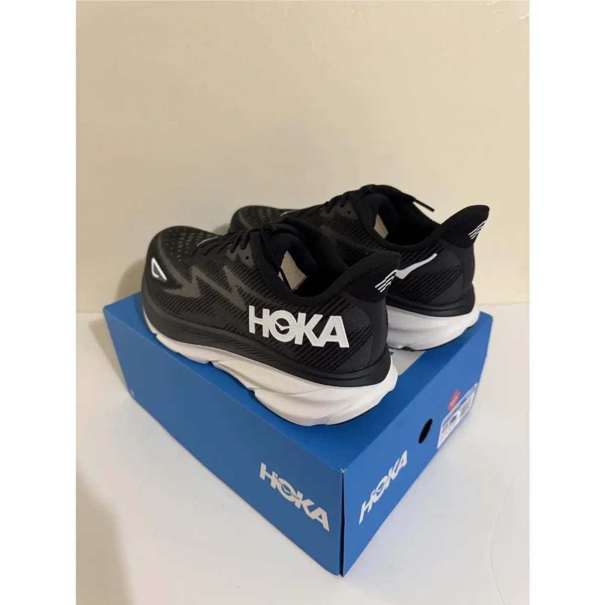 Hoka shoes - Hoka One One Clifton 9 - Black / White 4
