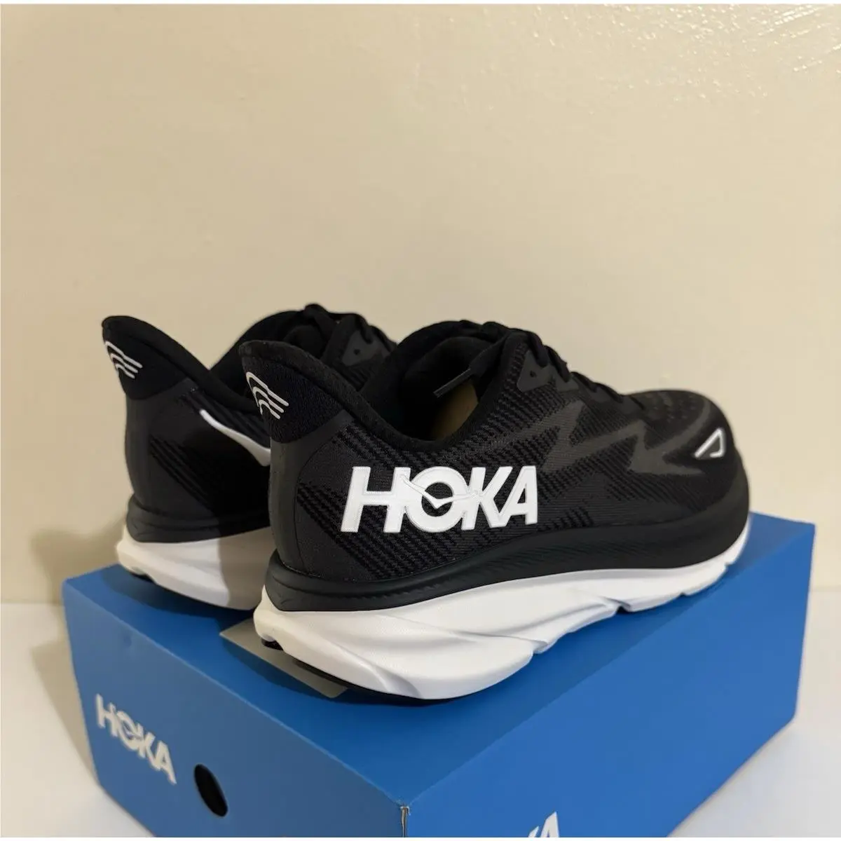 Hoka shoes - Hoka One One Clifton 9 - Black / White 5