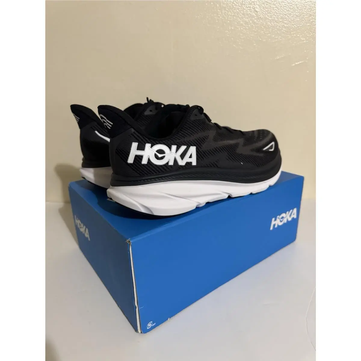 Hoka shoes - Hoka One One Clifton 9 - Black / White 7
