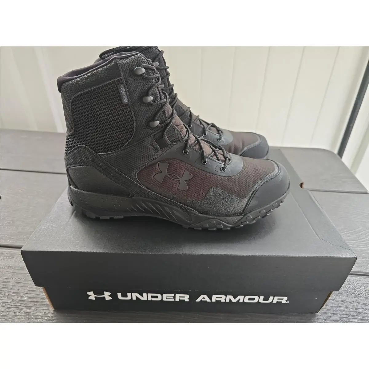 Under Armour High Top Men`s Shoes Sneakers Boots Size 11.5