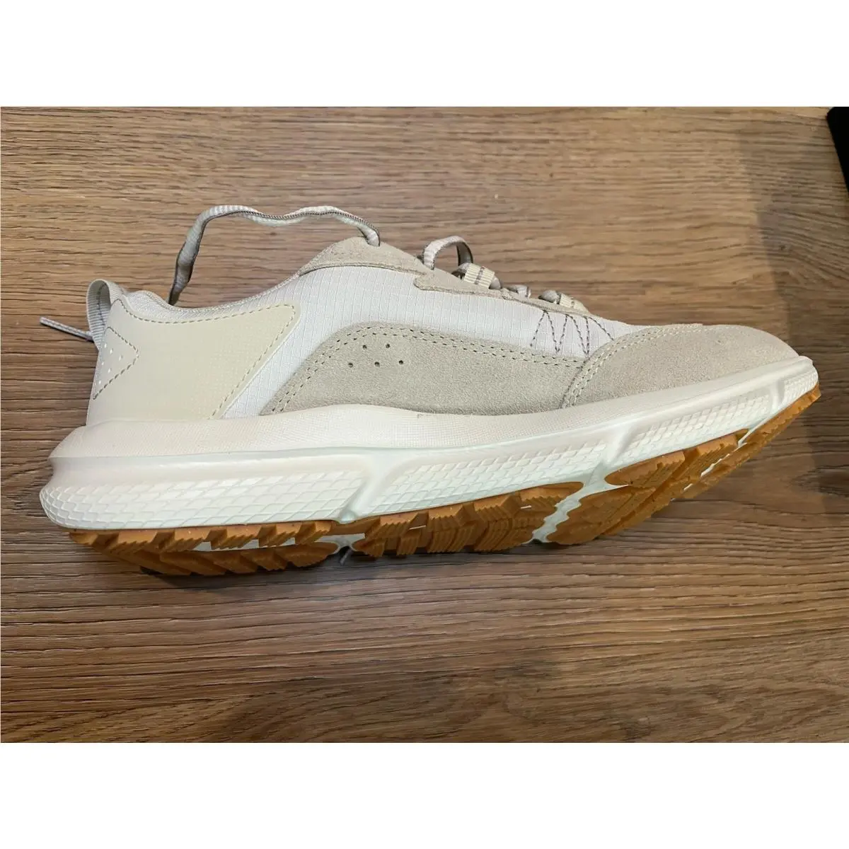 Under Armour shoes - UNDER ARMOUR Charged Vessert 2 - White 6