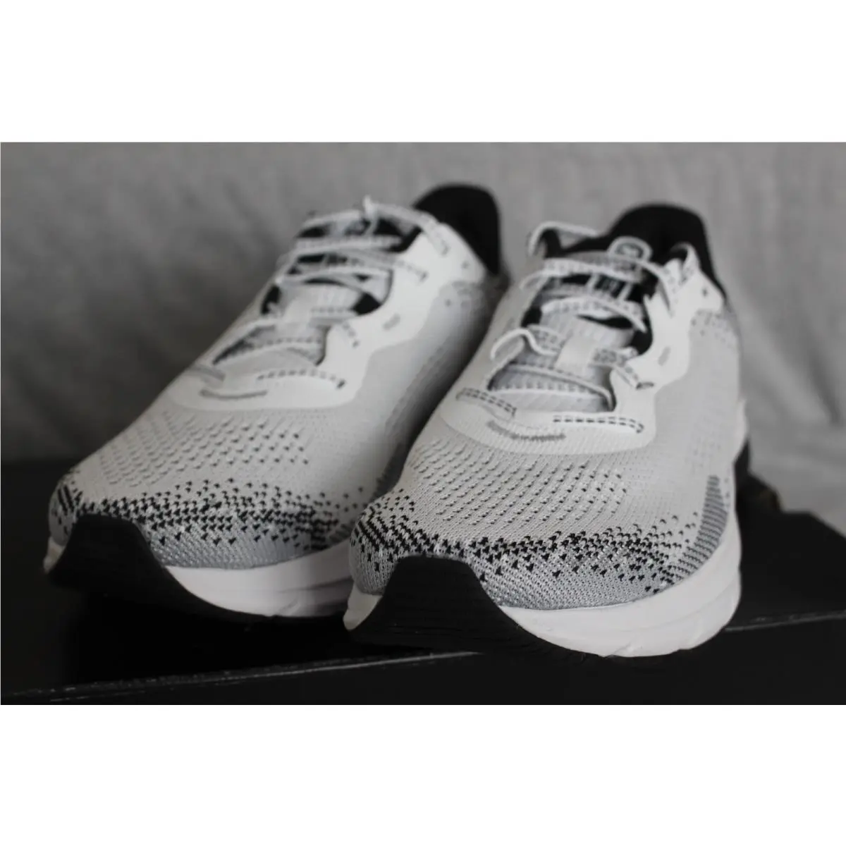 Under Armour shoes - Under Armour HOVR Turbulence - HOVR Turbulence - White 0