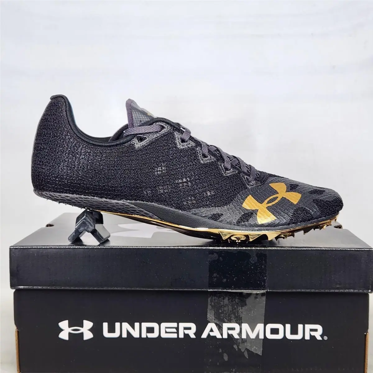 Size 10.5 Under Armour Hovr Smokerider Track Cleats Spikes Black Gold Mens Light