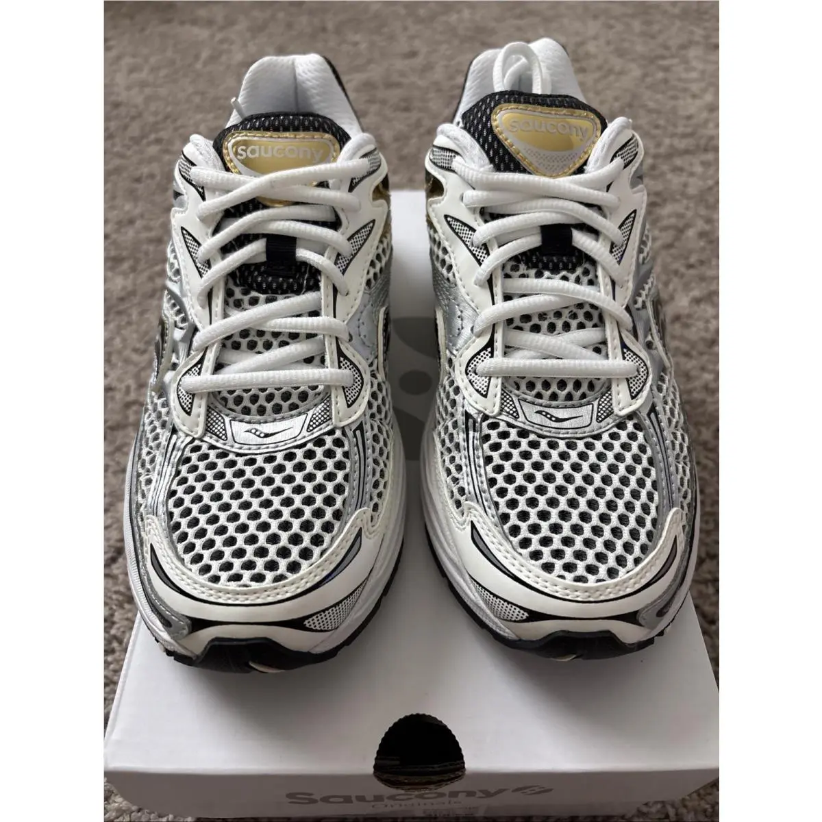 Saucony OG Progrid Omni 9 Silver Gold Men`s Sizes 5.5 Women Size 7 S70739-9