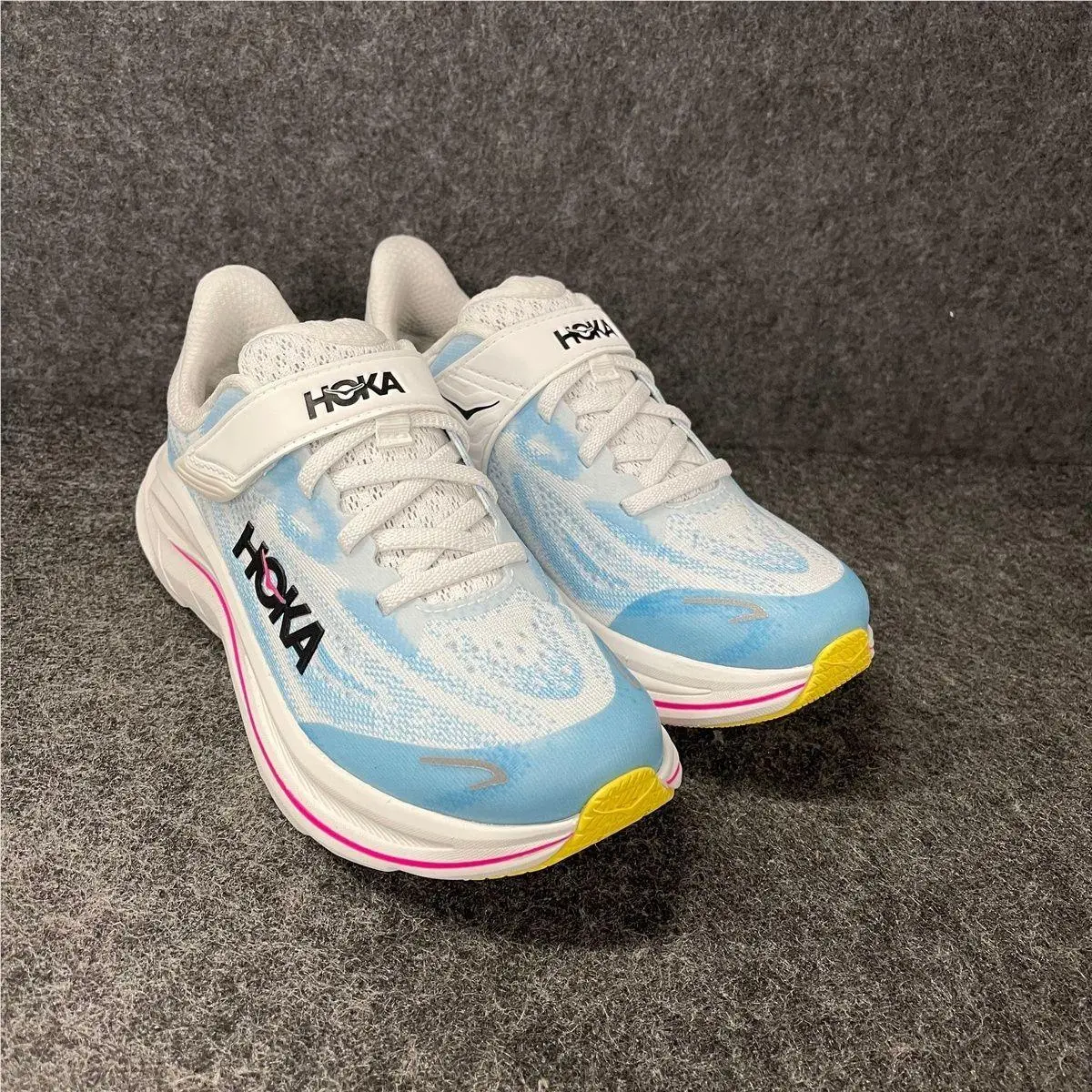 Hoka Clifton 10 Athletic Sneaker Kids` Size 3 M Frost/soaring Blue