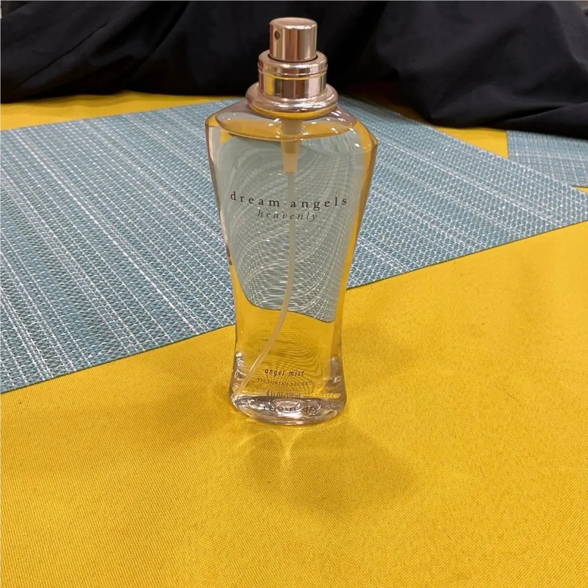 Victoria`s Secret Angel Mist Dream Angels Heavenly 4oz Gold Soft Floral Spray