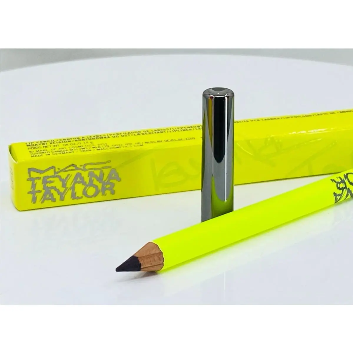 Mac Teyana Taylor Lip Pencil Cyber World 0.04 Oz