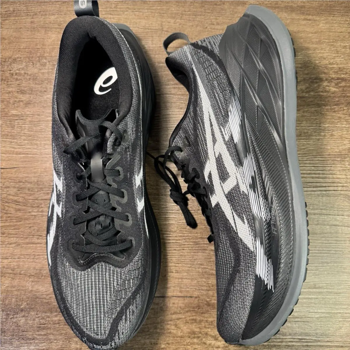 Asics Superblast 2 ‘black/white’ Nby Men’s Size 13 1013A160-001