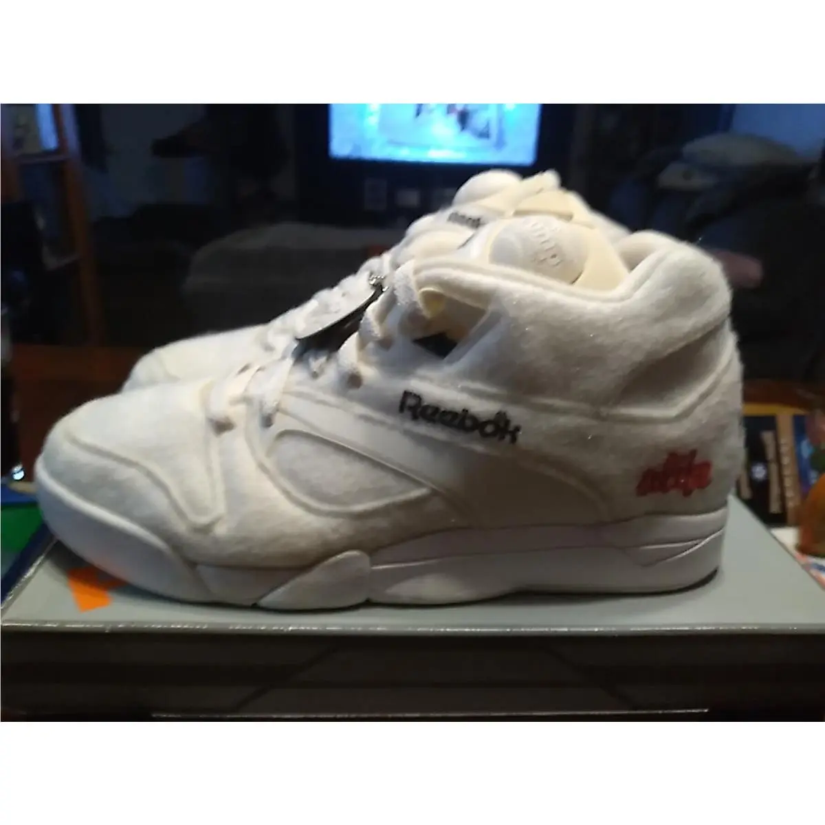 Reebok shoes - Reebok Court Victory Pump - Court Victory Pump - 6-172152 - Whites (UPC: 883181598920) 2