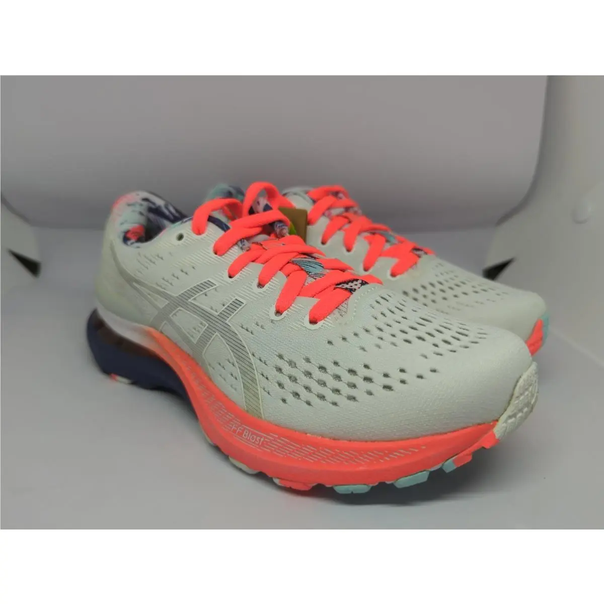 Asics Gel Kayano 28 Womens White Thunder Blue Sz 5 1012B156-960