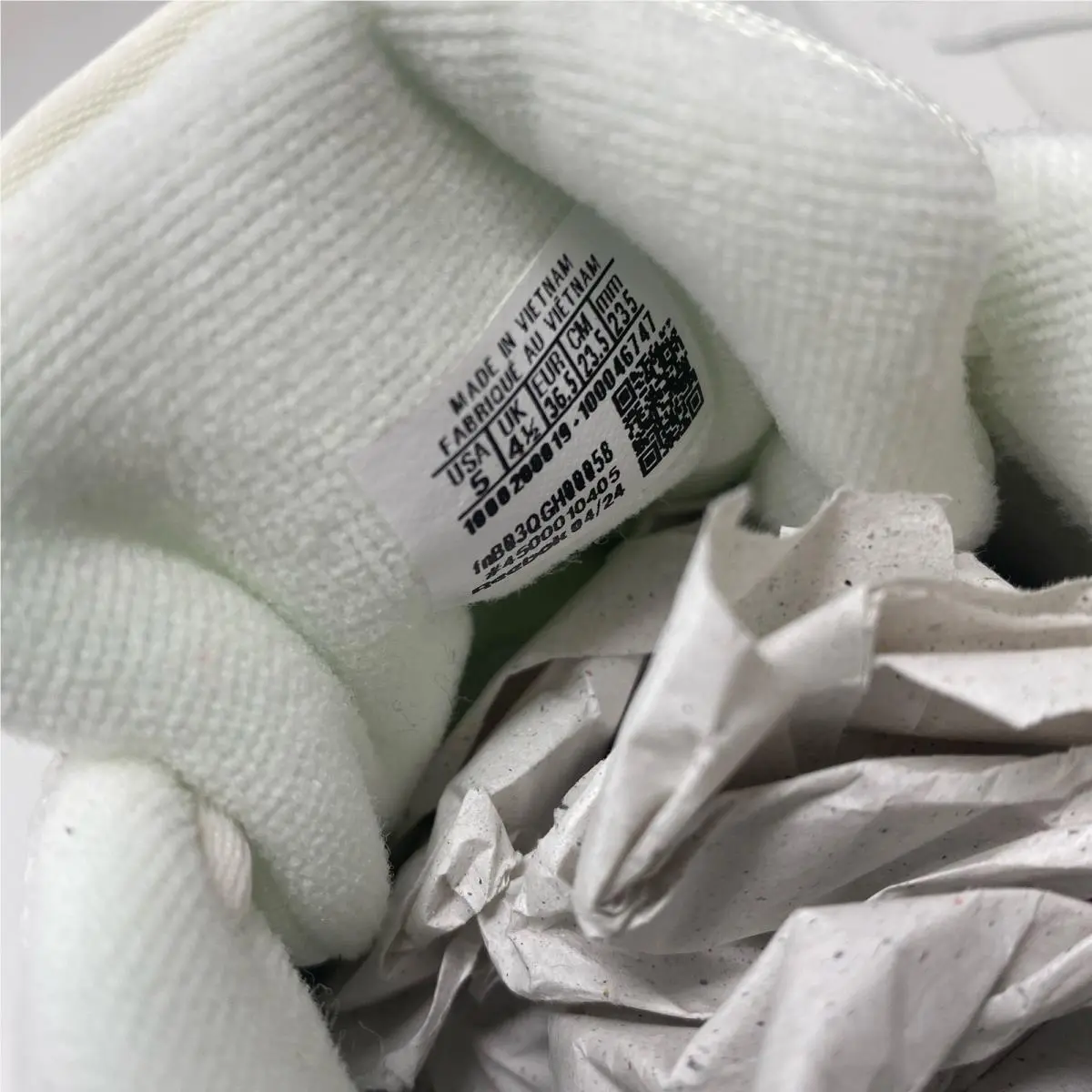 Reebok shoes - White (UPC: 195747816516) 1