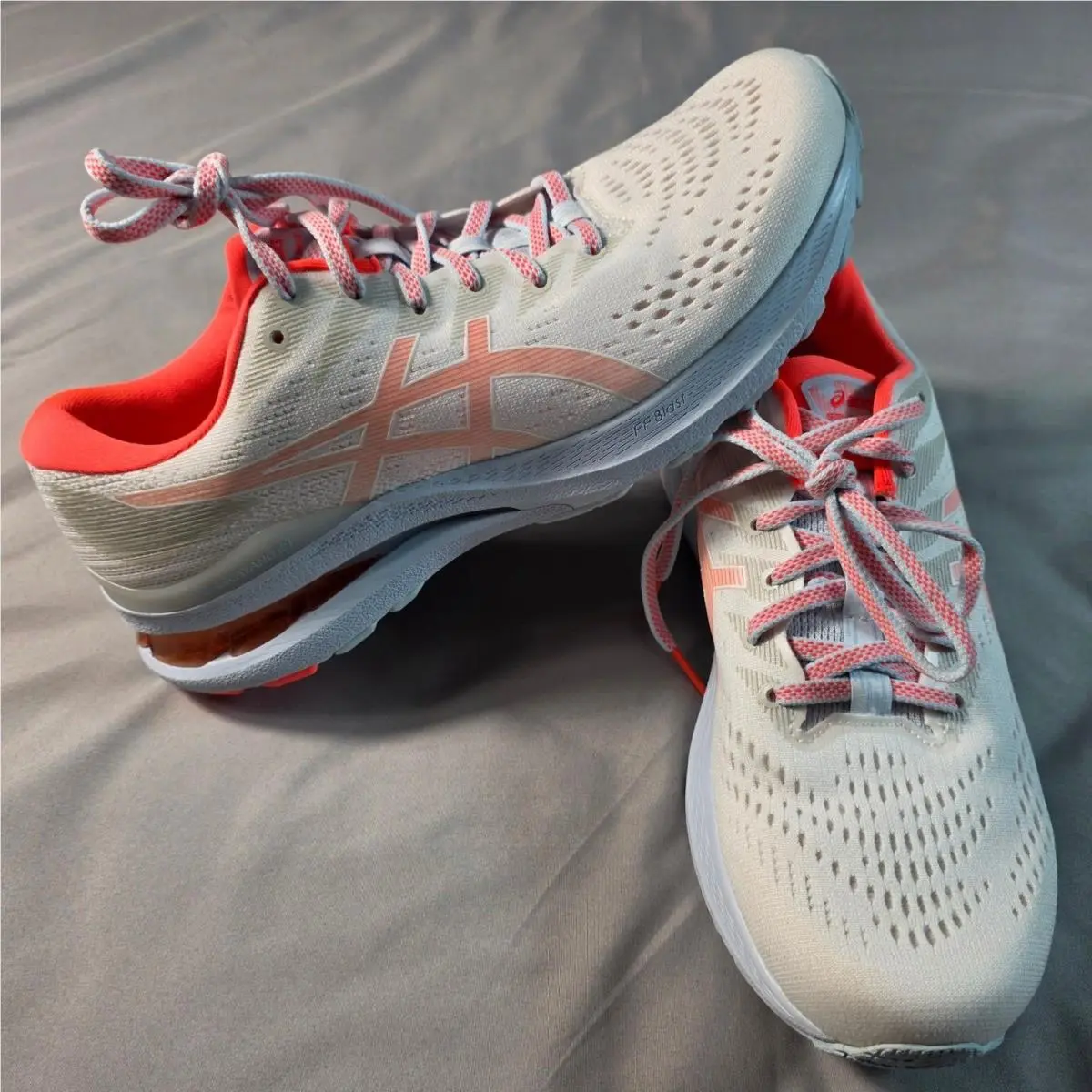 Asics Gel-kayano 28 Running Shoes Womens 10.5 White Flash Coral 1012B257-100