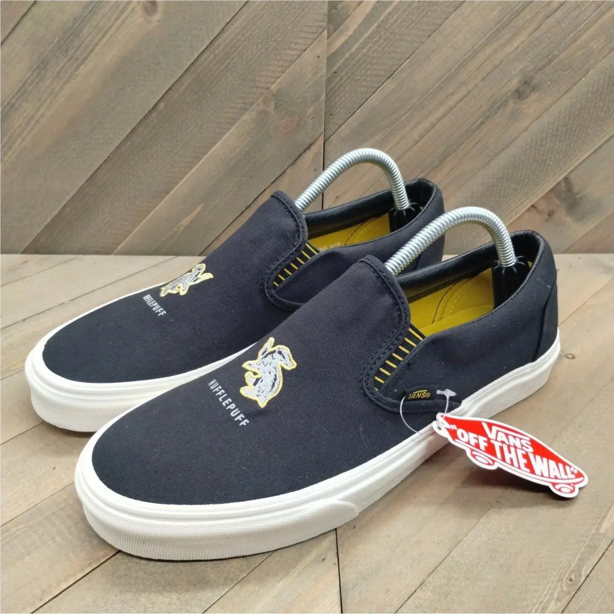 Vans x Harry Potter Hufflepuff Classic Slip On Shoes Mens Size 10.5 Navy Yellow