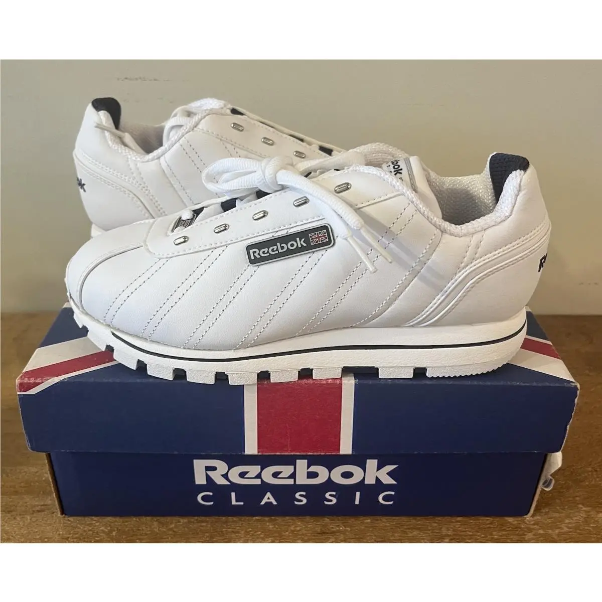 Vtg Nos Reebok Classic Oryx Women 7 White Navy Leather Sneakers Box