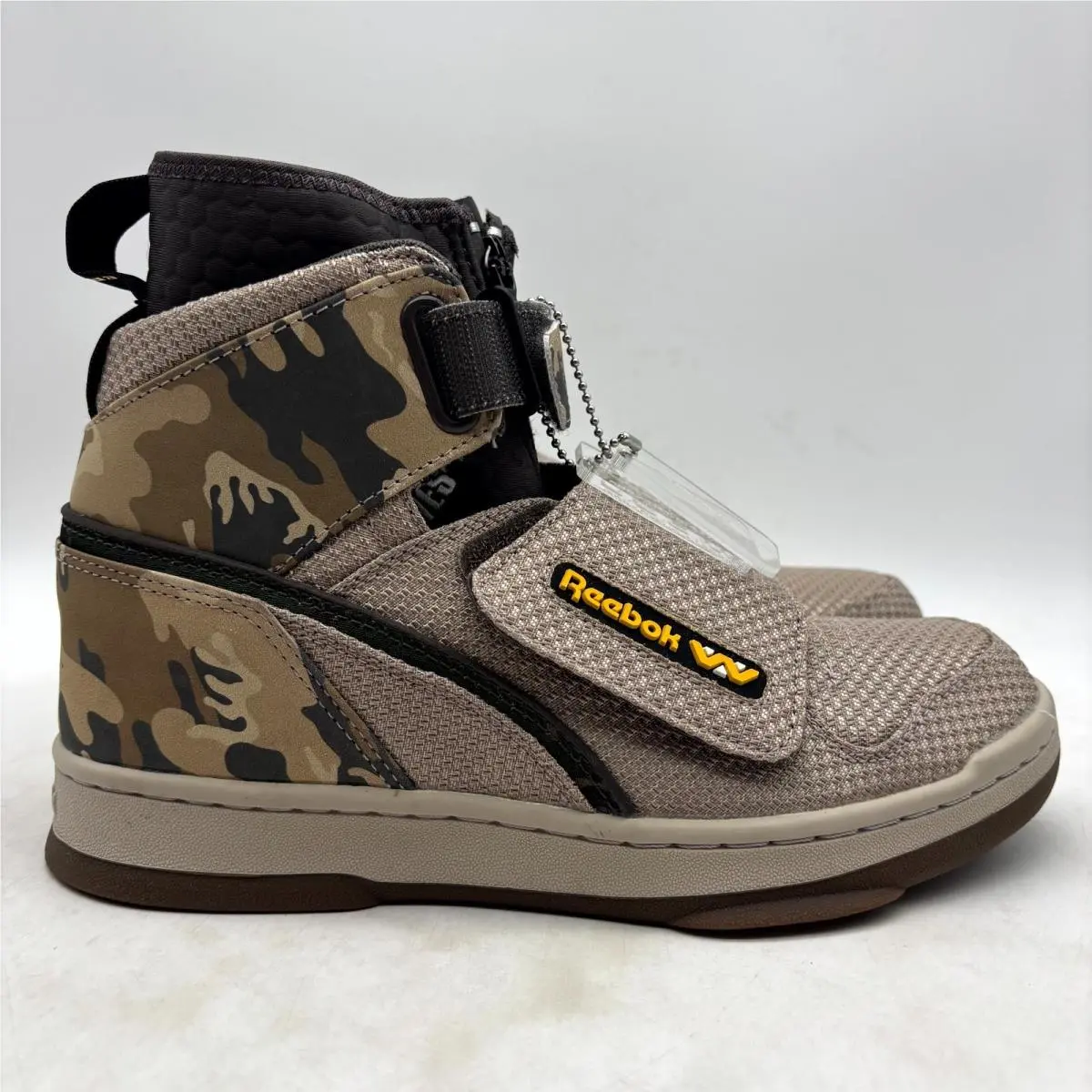 Reebok Alien Stomper Bug Stomper Light Sand Athletic Shoes Size 5.5 Men`s FV5052