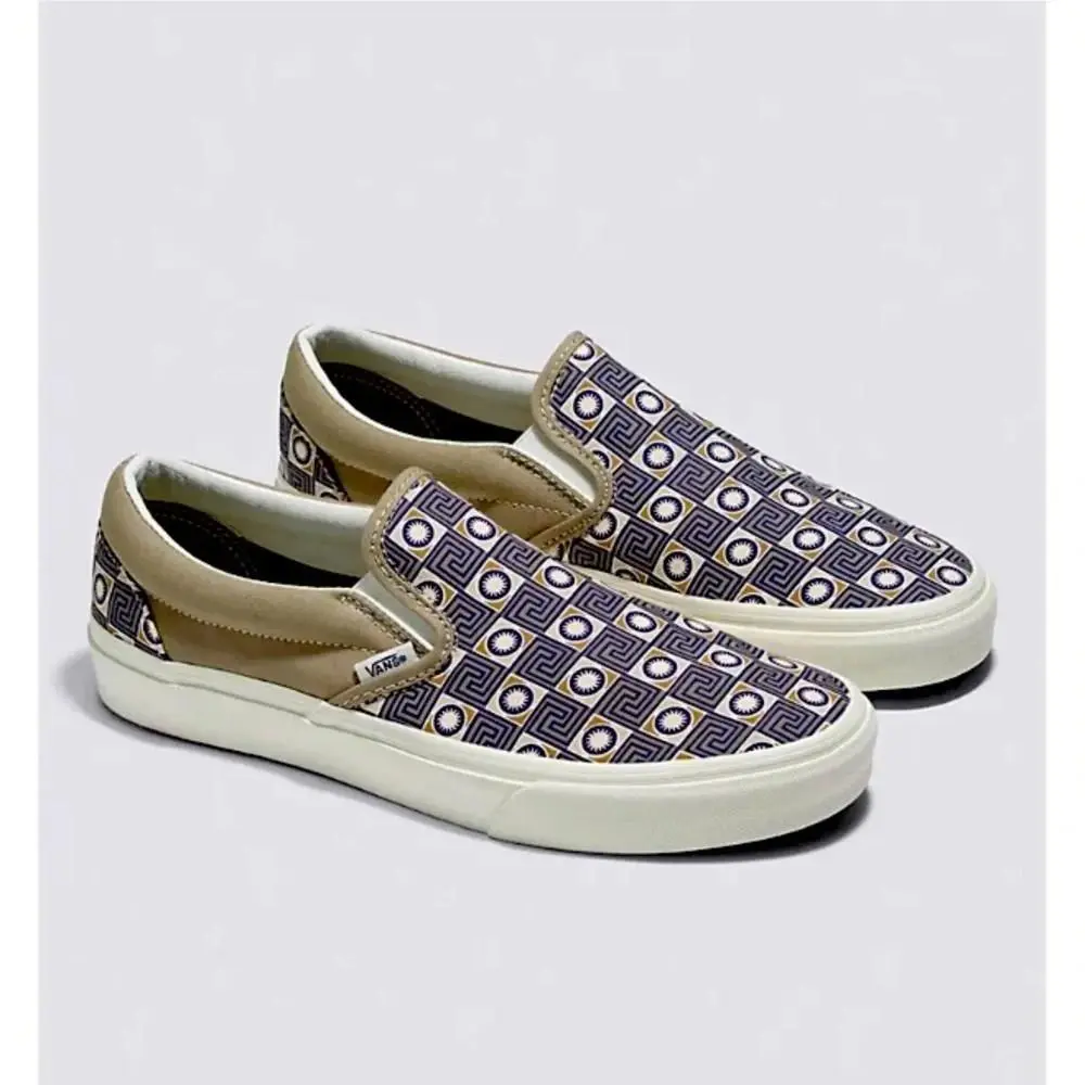 Vans Classic Slip On Shoes in Geo Trek Olive Size 8 Men 9.5 Women