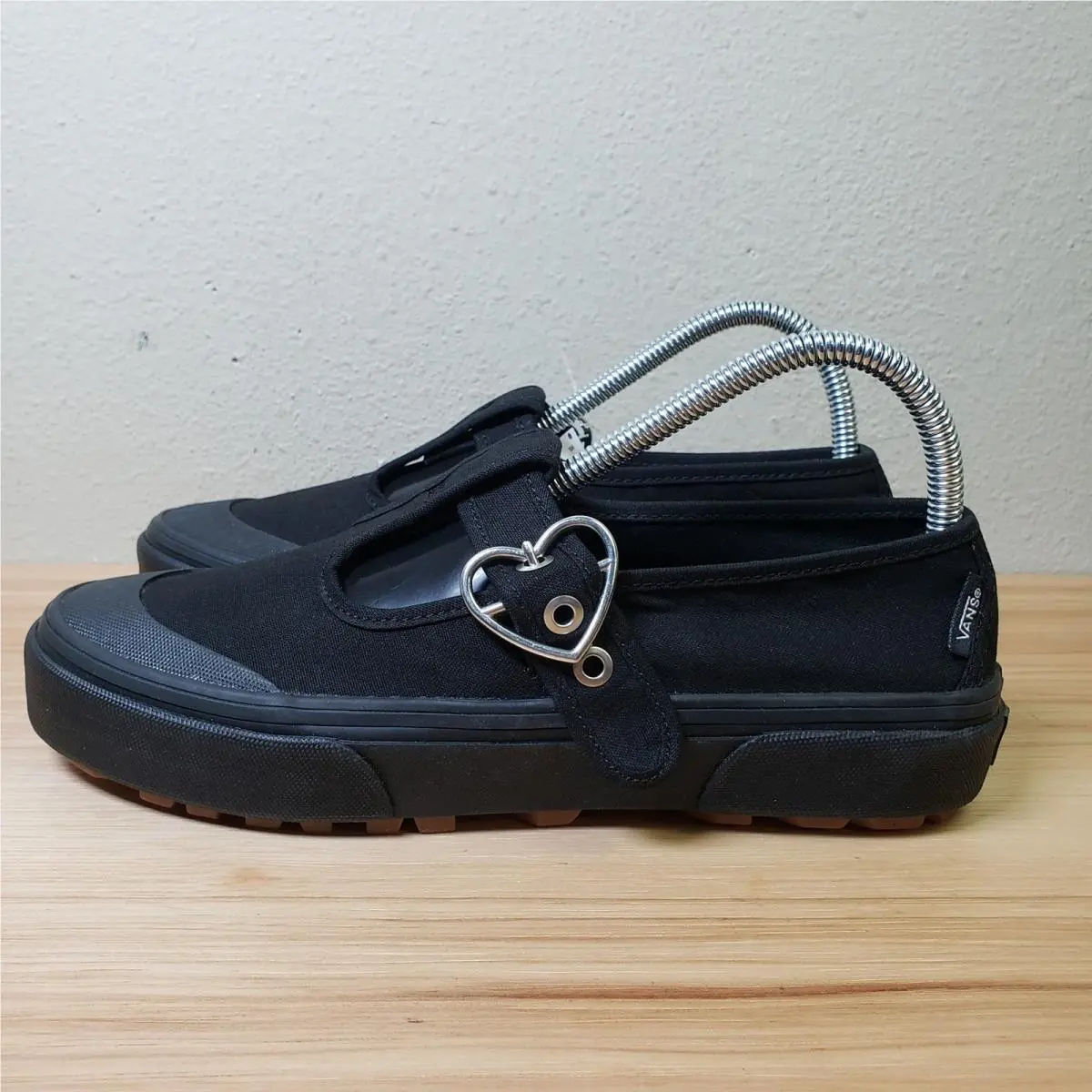 Vans Women`s 8 Heart Buckle Canvas Mary Jane Sneaker Black Style 93