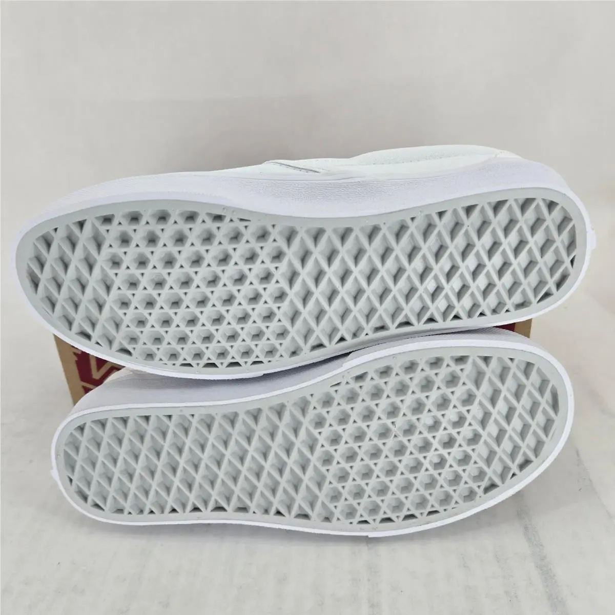 Vans shoes - VANS Classic Slip-On - Classic - White 4