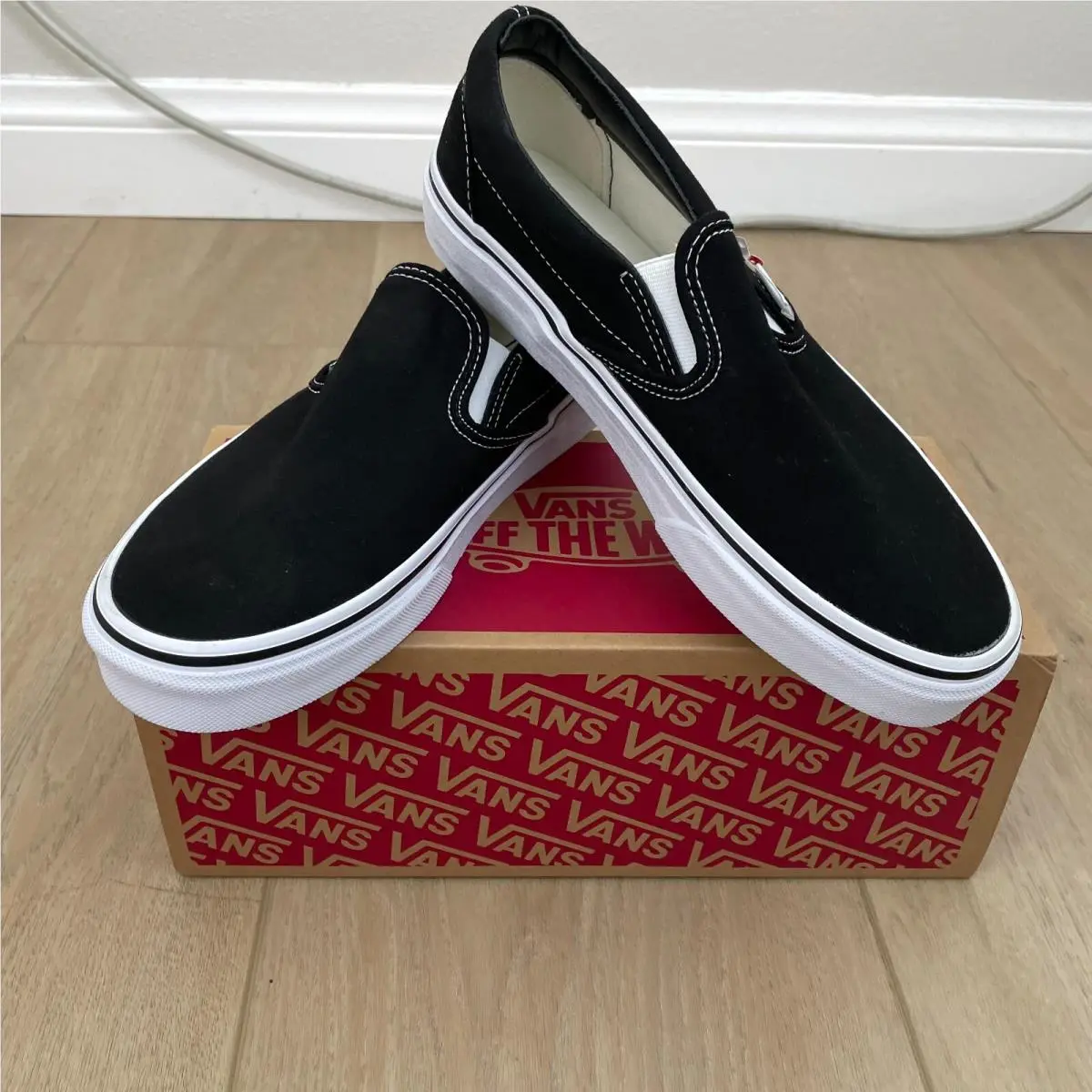 Vans Men 8 Women 9.5 Classic Slip on Black White Canvas Skateboard Shoes