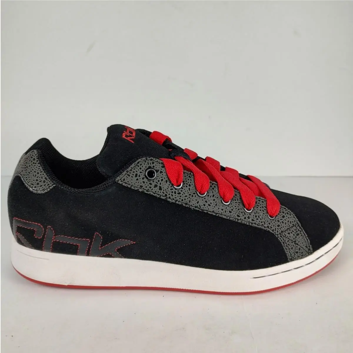 Vintage 2004 Reebok Musika Black Red Skate Shoes Mens 8 Deadstock OG Box