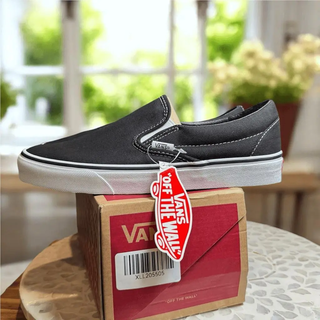 Vans Classic Slip-on Black Canvas Shoes Sneakers Men’s 9 / Women’s 10.5
