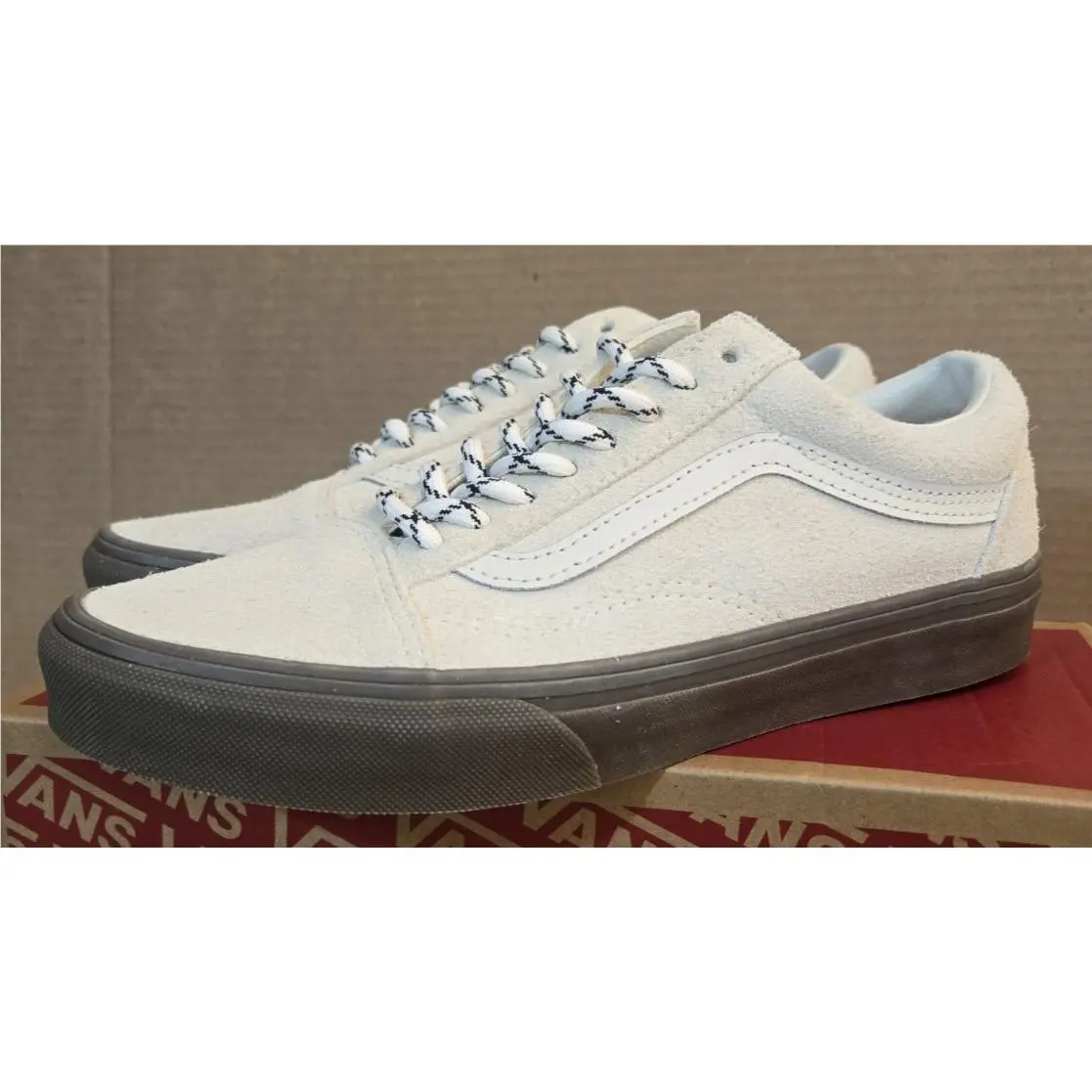 Vans Old Skool Shoes 7.5 Men /9 Women Hairy Suede Marshmallow VN000CR5CCZ