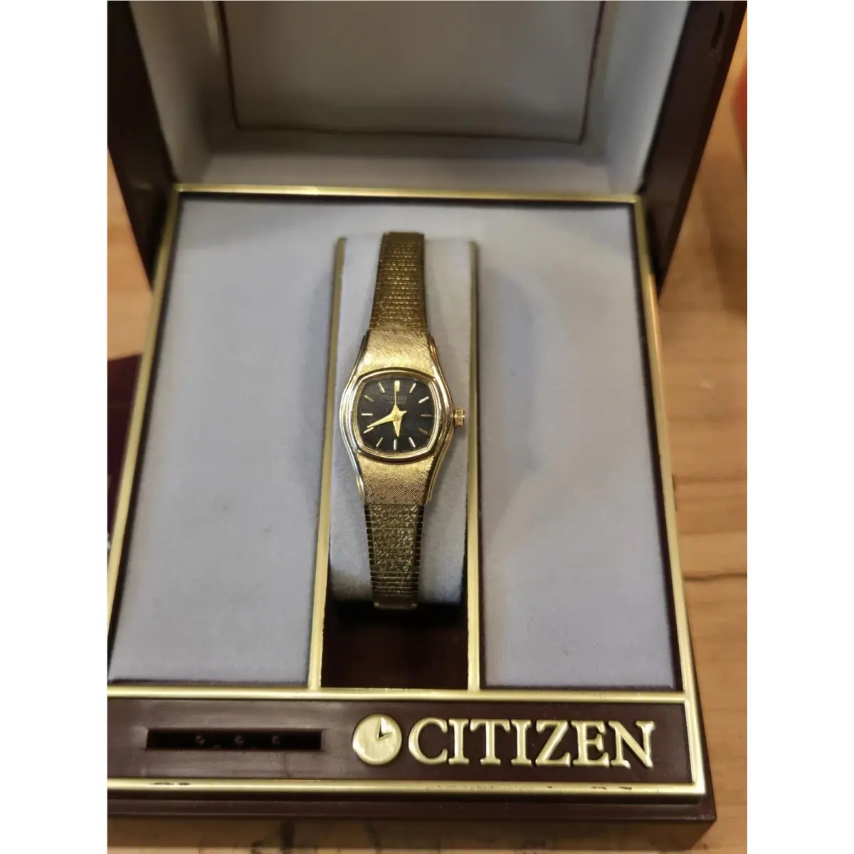 Vintage  Gold Tone Ladies` Watch. Box. Mint. Battery by Citizen