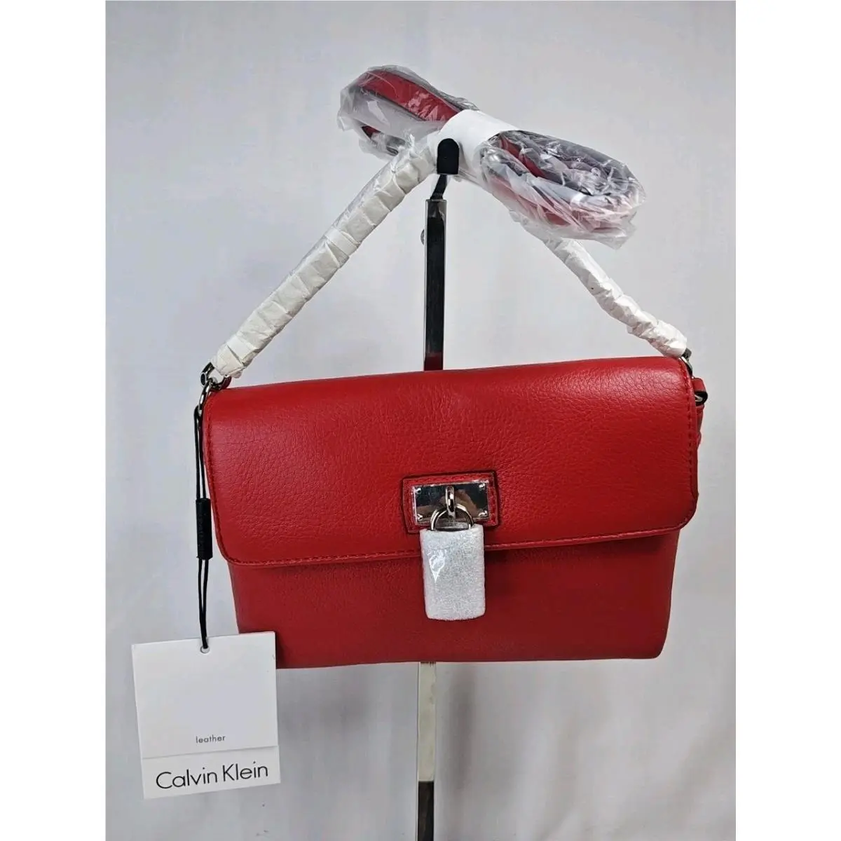 Calvin Klein Red Pebbled Leather Crossbody Bag H2GEA802 Fre Fire Lock Charm