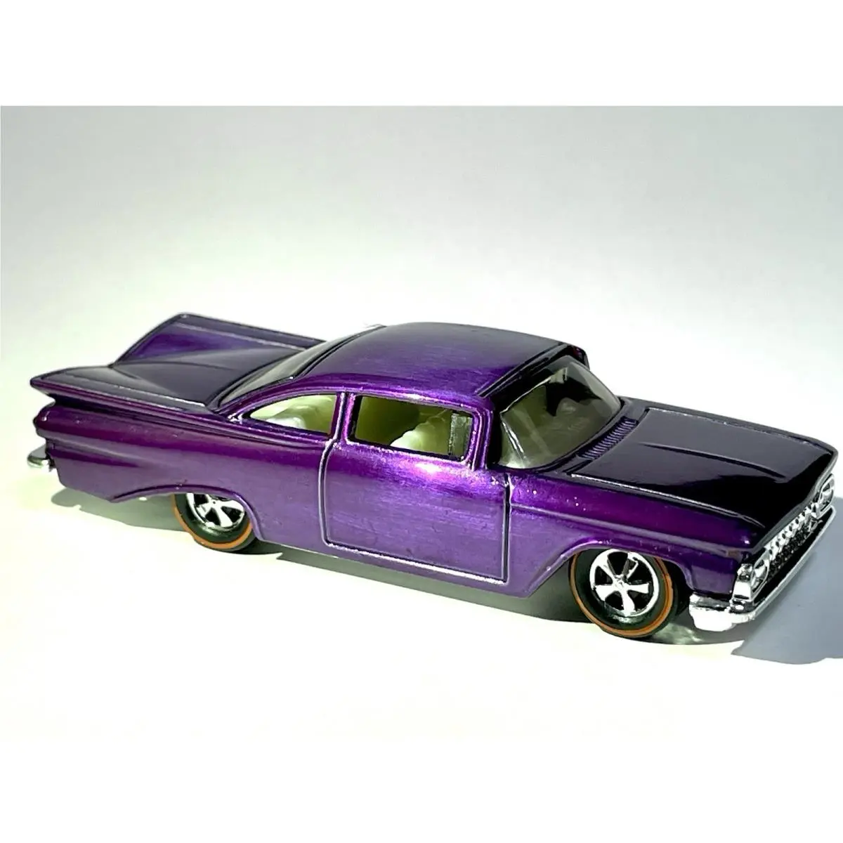 Hot Wheels Custom Made Spectraflame Purple Chevy Bel Air `59 Chevy Impala