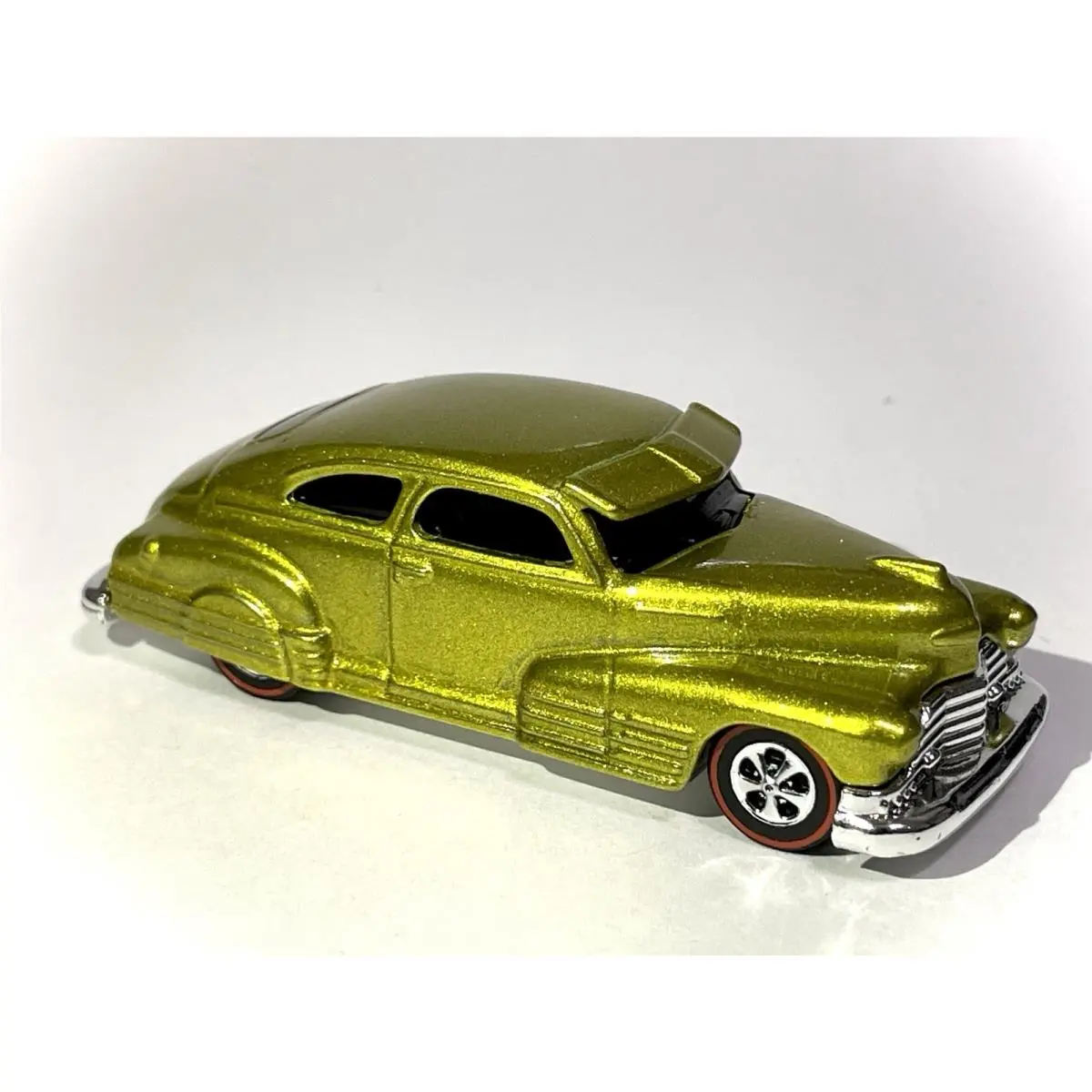 Hot Wheels Custom Made Redline Spectraflame Yellow ‘47 Chevy Fleetline