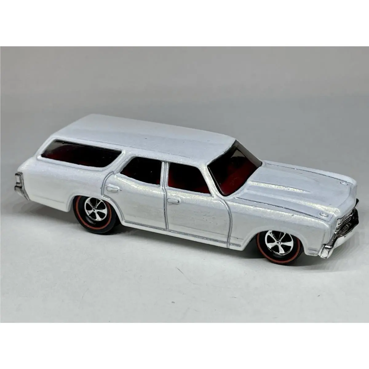Hot Wheels Custom Made Pearl White Redline `70 Chevelle SS Wagon
