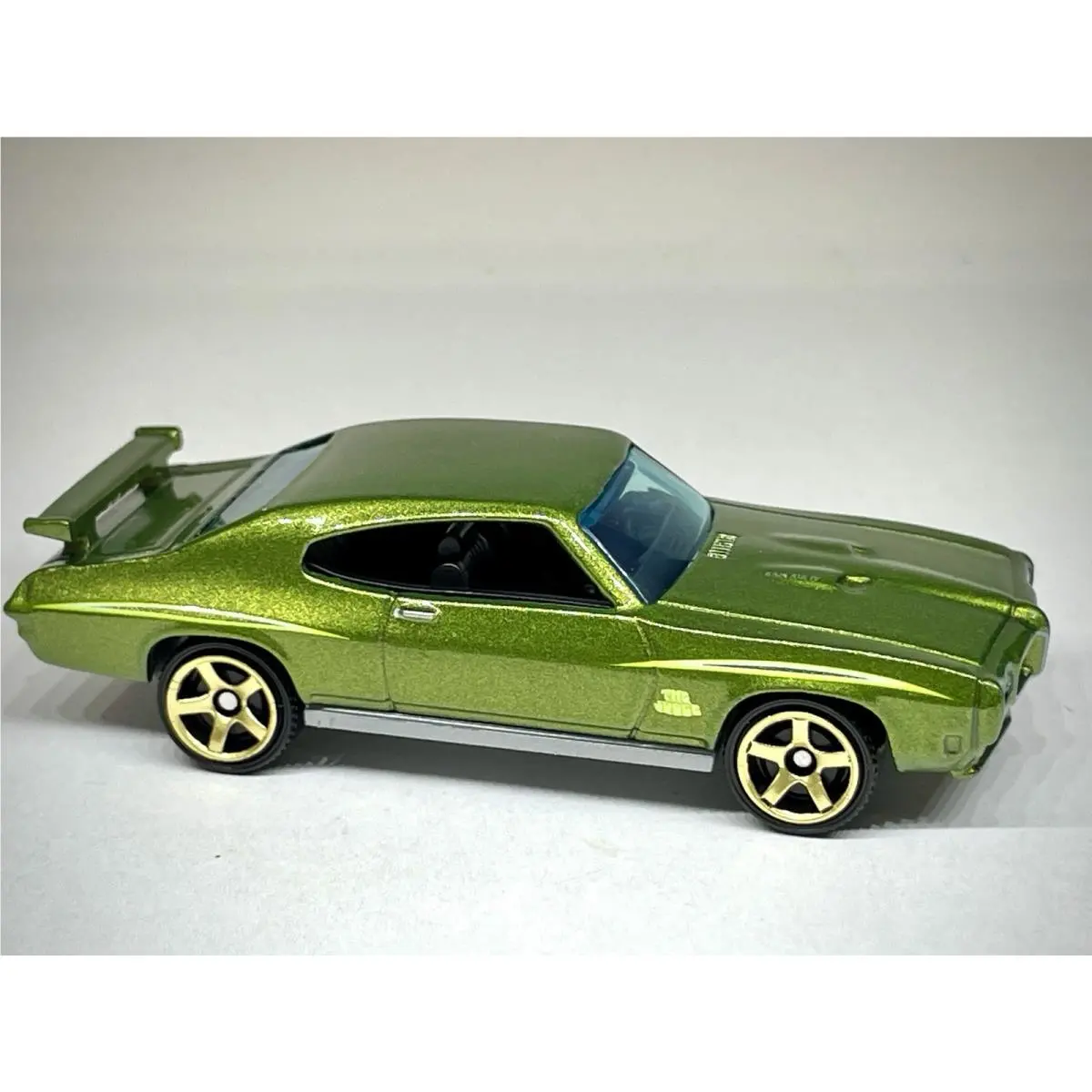 Hot Wheels ‘70 Pontiac Gto Judge Custom Made with Gold Mag Wheels