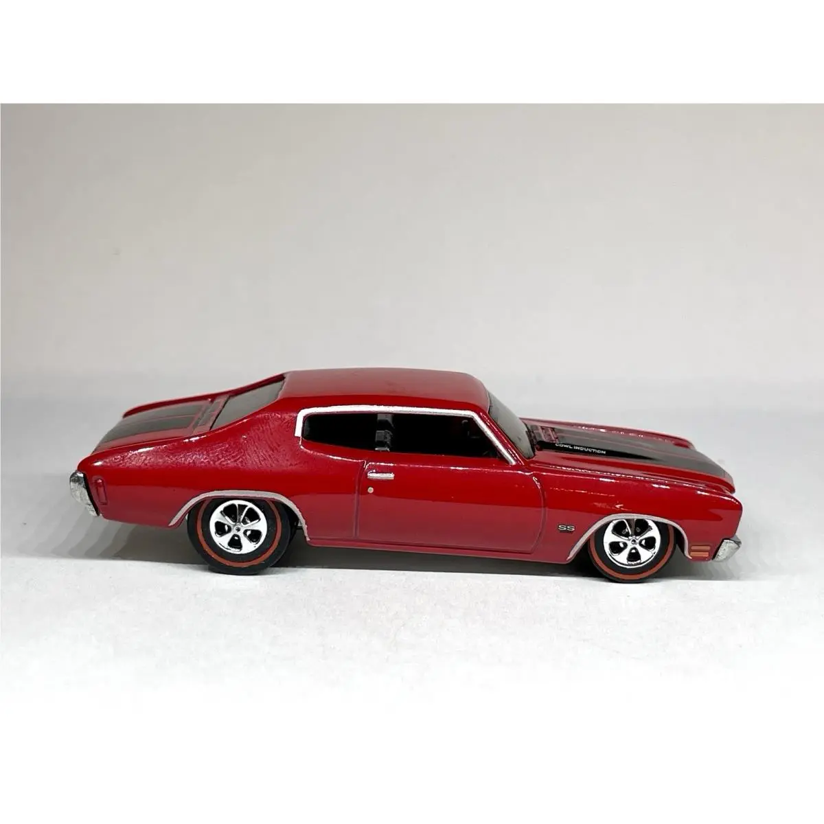 Hot Wheels Custom Made Redline `70 Chevrolet Chevelle SS Red Mint