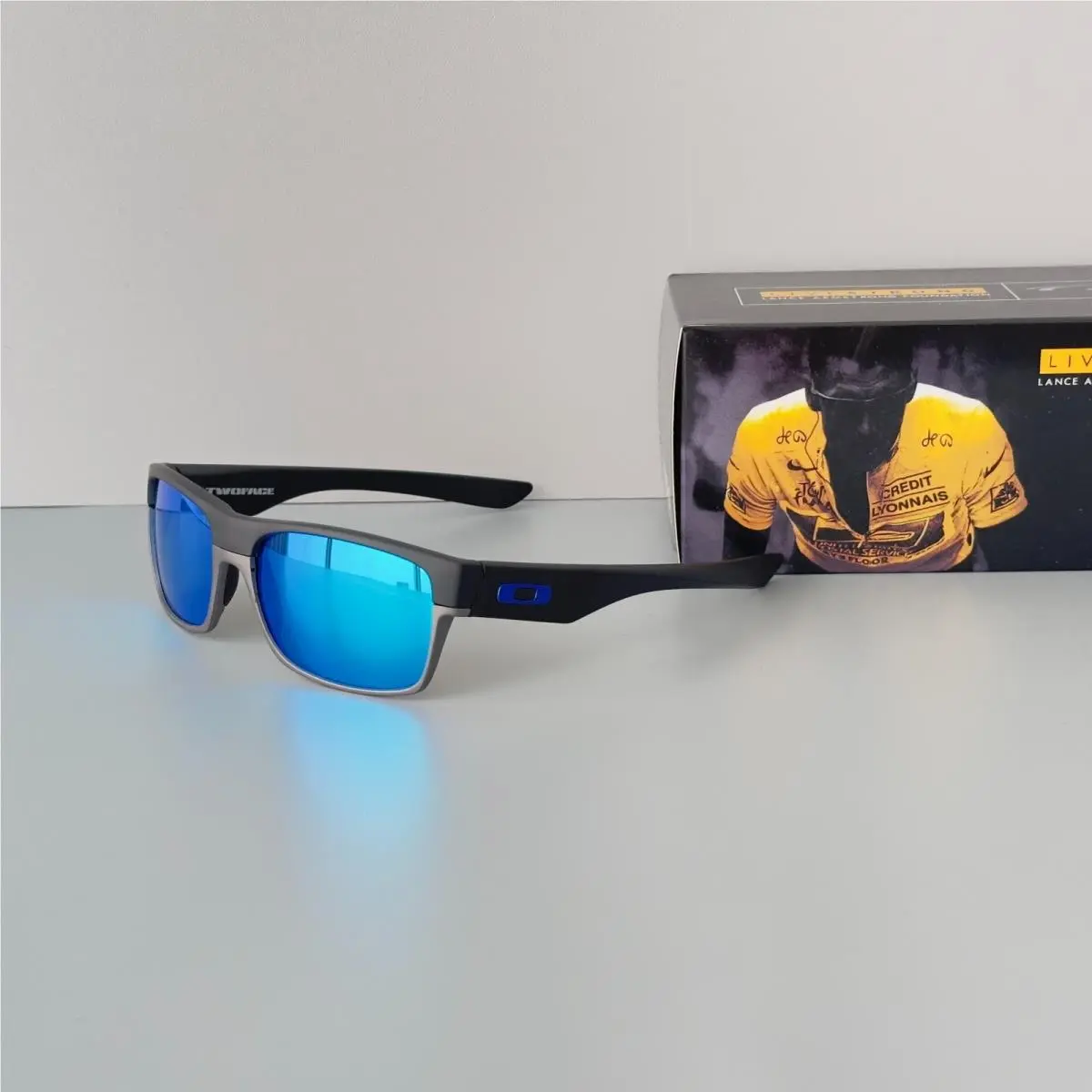 Oakley Twoface OO9189 Polarized Sunglasses Matte Black Blue Lens