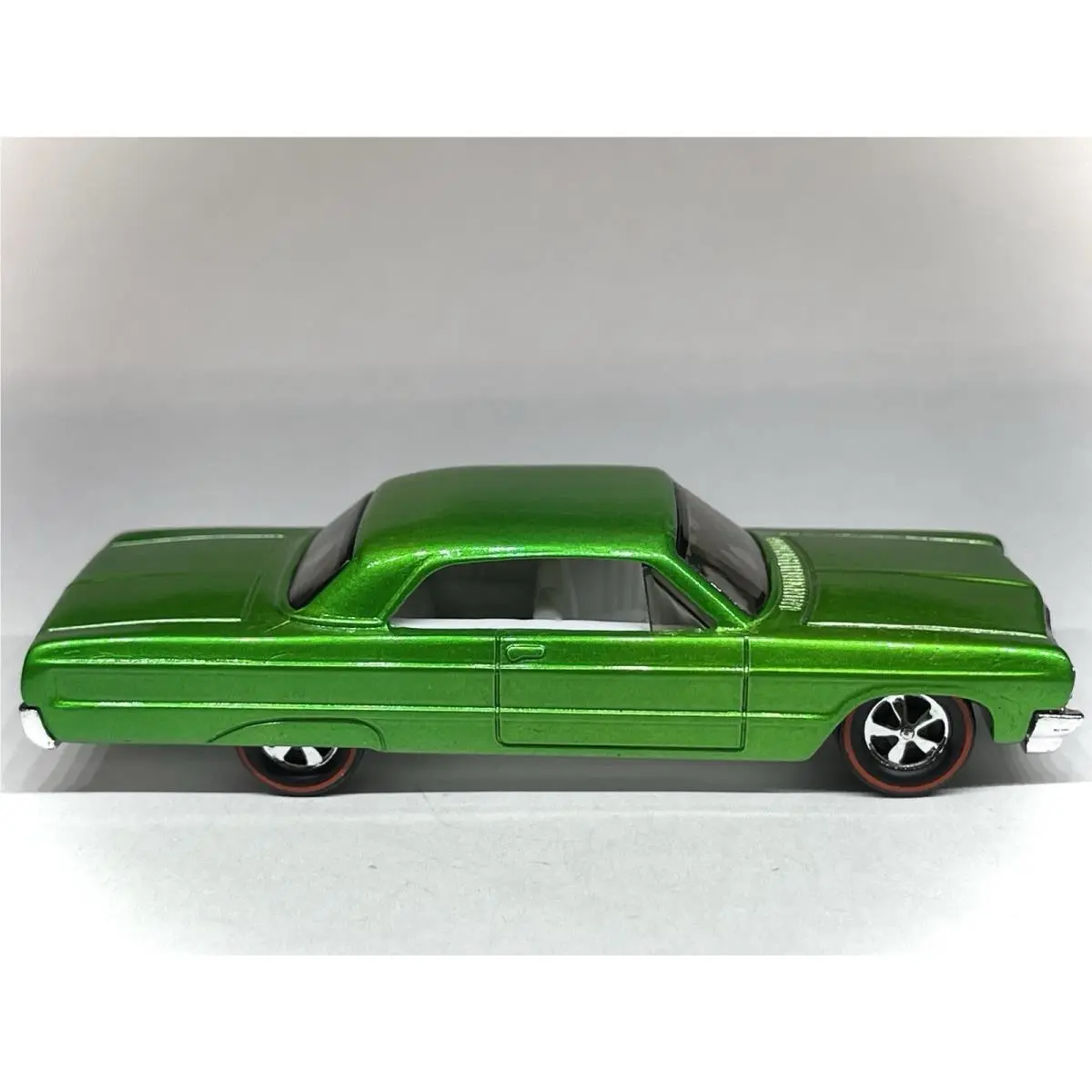 Hot Wheels 1:64 Layin` Low `64 Impala Custom Made Redline Candy Apple Green