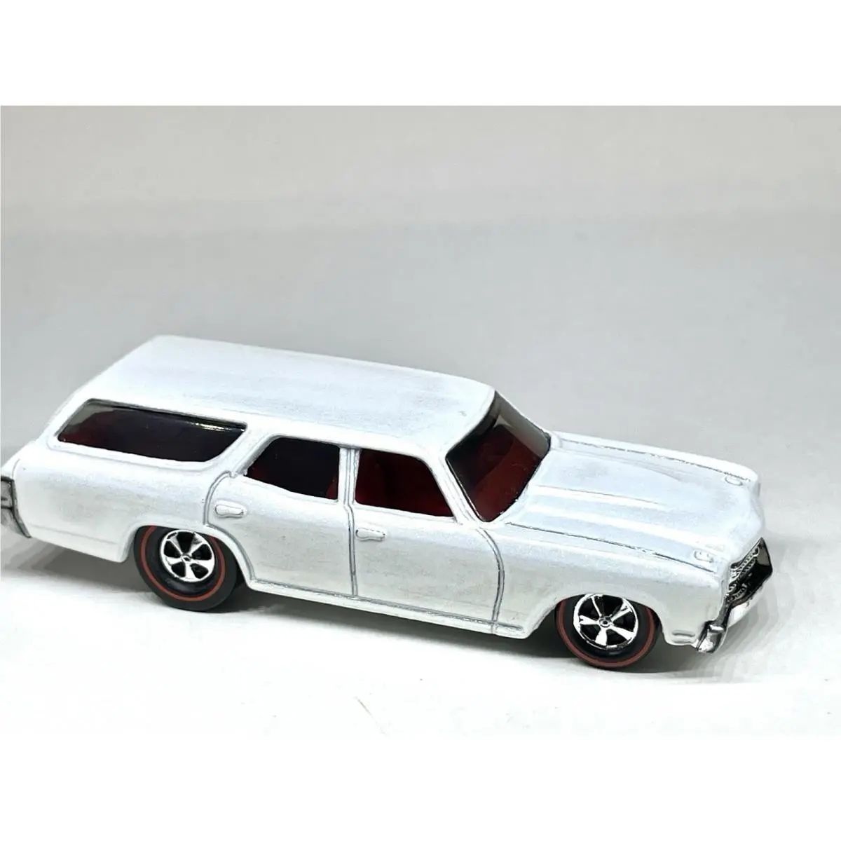Hot Wheels Custom Made Pearl White Redline `70 Chevelle SS Wagon