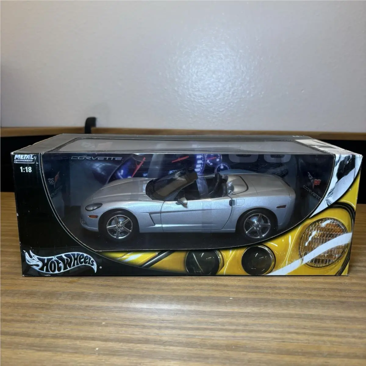 Hot Wheels 2005 Chevrolet Corvette C6 Silver Convertible 1:18 Diecast Box